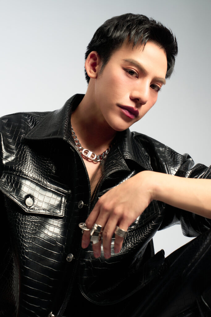 TON THANASIT (ต้น-ธนษิต)