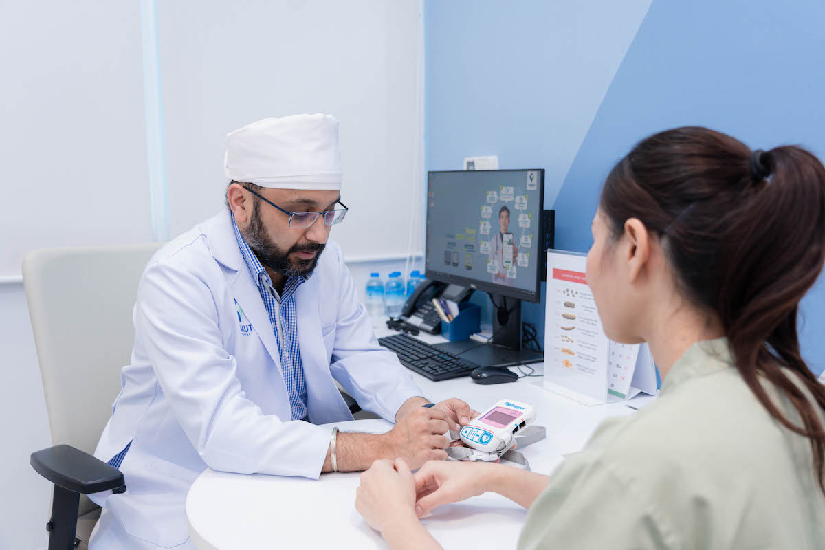 กุลเทพ รัตนโกวิท แพทย์ผู้ชำนาญการโรคระบบทางเดินอาหารและตับ ระบบประสาท ศูนย์ทางเดินอาหารและตับ รพ.วิมุต