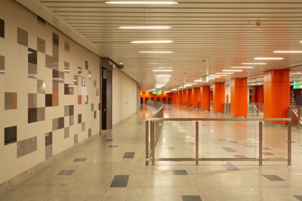 ภายในสถานีรถไฟฟ้าสายสีส้ม