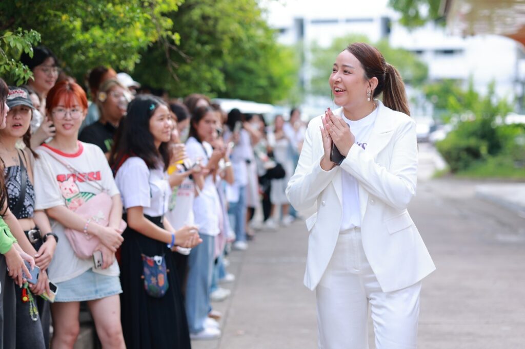 โบว์-กัญธนัช กิตติถิรธรรม