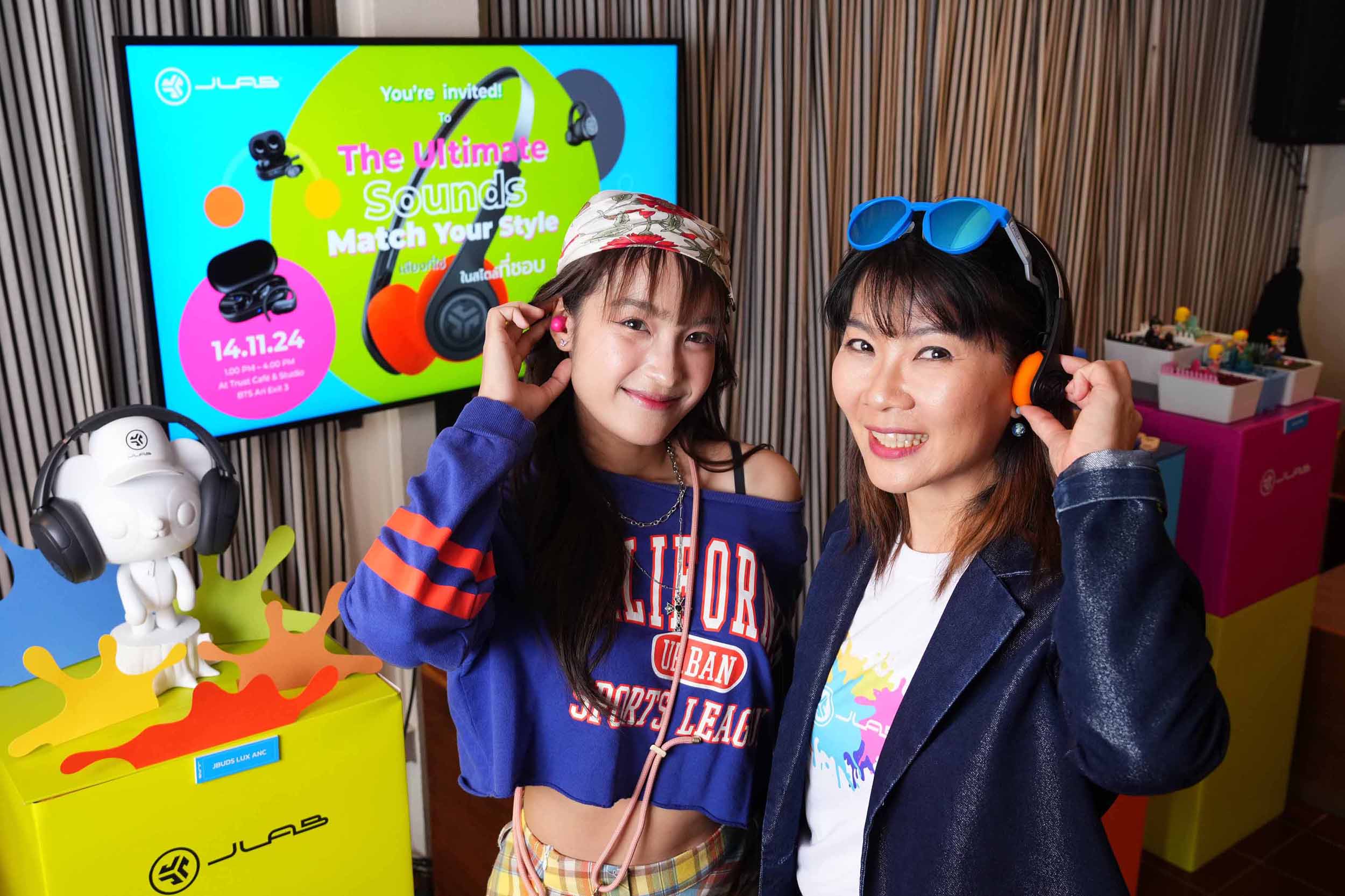 JLab หูฟังไร้สาย สัญชาติอเมริกัน