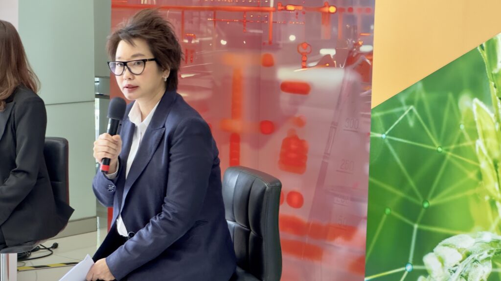 ดร. อุรชา รักษ์ตานนท์ชัย ผู้อำนวยการศูนย์นาโนเทคโนโลยีแห่งชาติ (นาโนเทค) สำนักงานพัฒนาวิทยาศาสตร์และเทคโนโลยีแห่งชาติ (สวทช.)