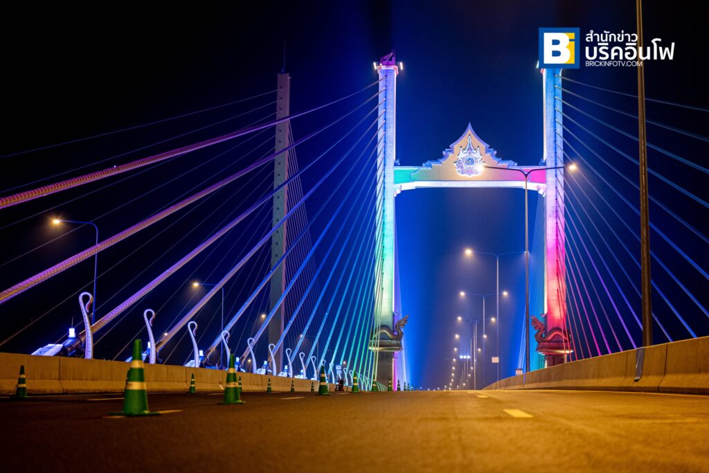 กรุงเทพฯ,ไทย 26 ม.ค. 68 : สะพานทศมราชัน หรือ สะพานพระราม 10 สะพานขึงข้ามแม่น้ำเจ้าพระยาที่กว้างที่สุดในประเทศไทย ตั้งตระหง่านเคียงคู่สะพานพระราม ก่อนเปิดใช้งานอย่างเป็นทางการในวันที่ 29 มกราคม 2568 (ภาพ : Brickinfo Media)