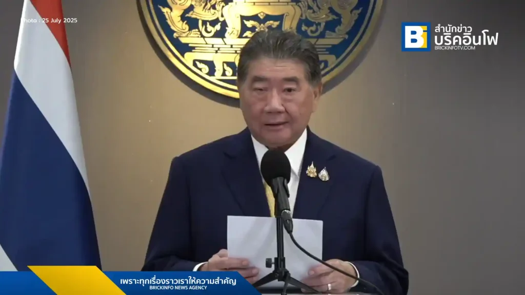 นายภูมิธรรม เวชยชัย รองนายกรัฐมนตรีและรัฐมนตรีว่าการกระทรวงมหาดไทย รักษาราชการแทนนายกรัฐมนตรี แถลงความคืบหน้าและท่าทีของประเทศไทยต่อสถานการณ์บริเวณชายแดนไทย - กัมพูชา ณ บริเวณโถงกลาง ตึกบัญชาการ 1 ทำเนียบรัฐบาล วันที่ 25 ก.ต. 2025