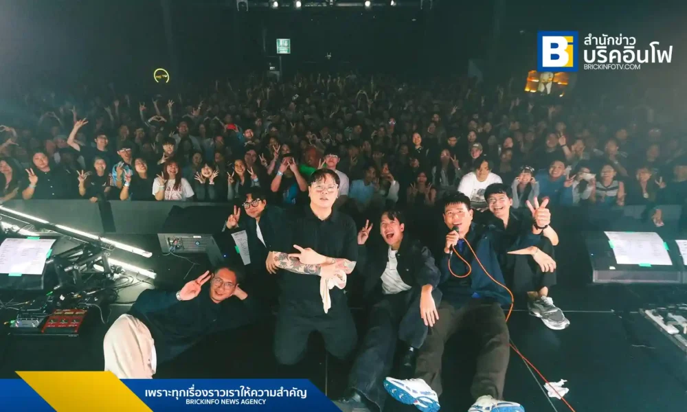 วง ELECTRIC NEON LAMP จัดคอนเสิร์ตใหญ่ “SangSom presents electric.neon.lamp Past, Present, Future Concert” ที่ The Street Hall รัชดา ท่ามกลางแฟนเพลงนับพัน สมาชิกวง เจน เต้ แป๊ก อุณ ขนเพลงฮิตและเพลงใหม่มาโชว์ พร้อมเซอร์ไพรส์จาก แทน อดีตกีตาร์วง คอนเสิร์ตเต็มไปด้วยแสง สี เสียง สุดอลังการ