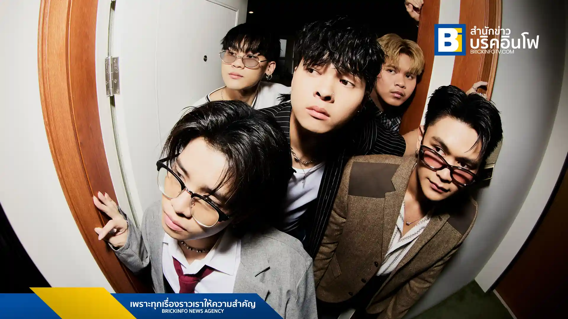 Famoso (ฟาโมโซ) วงร็อกสังกัด GeneLab ปล่อยซิงเกิลใหม่ 'Back Off!!!' เปลี่ยนจากเพลงเศร้ามาสู่แนว Alternative Pop Rock ผสม Rock'n Roll ที่พร้อมให้แฟนเพลงได้ฟังและชมมิวสิกวิดีโอแล้ววันนี้