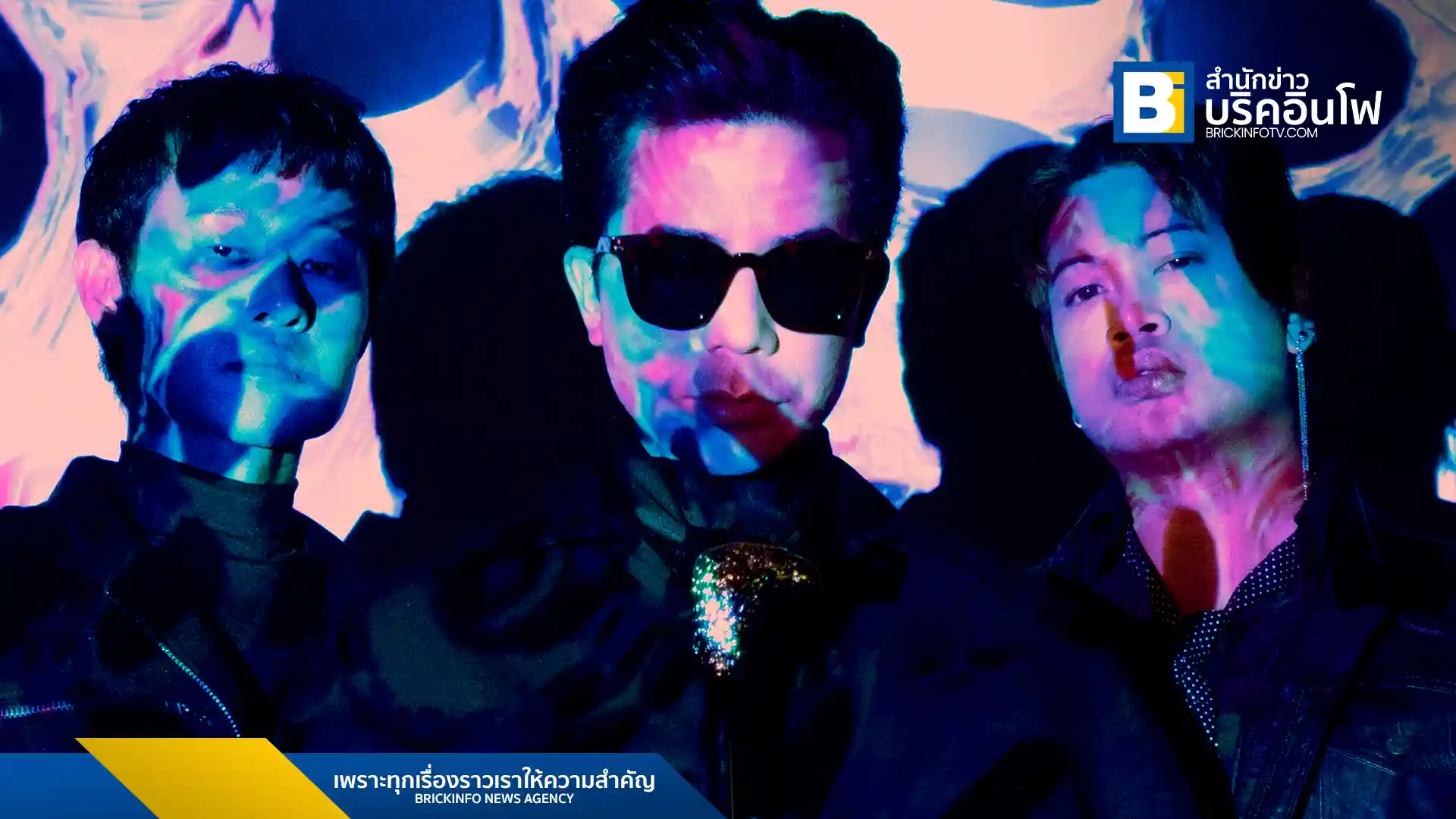 วง Slot Machine กลับมาสร้างผลงานเพลงประกอบซีรีส์อีกครั้งกับ 2 ซิงเกิลใหม่ Far Side of the Moon และ Am I in Love ประกอบซีรีส์ Shine โดยได้ Ryan Tedder นั่งแท่น Executive Producer