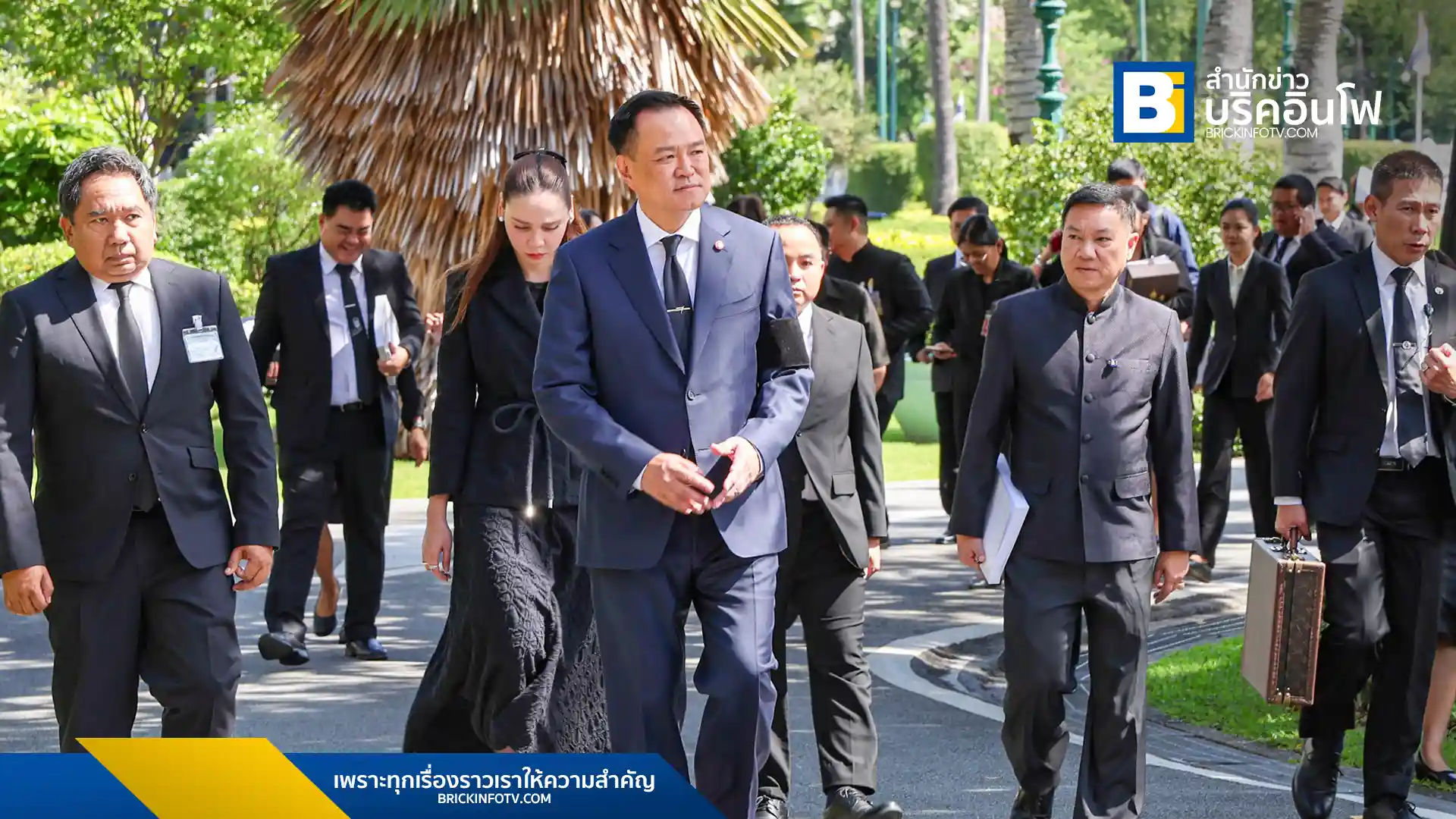 นายอนุทิน ชาญวีรกูล นายกรัฐมนตรี แถลงผลประชุม ครม. นัดพิเศษ กำหนดมาตรการถวายความอาลัย 'สมเด็จพระบรมราชชนนีพันปีหลวง' ให้หน่วยงานรัฐลดธงครึ่งเสา 30 วัน เจ้าหน้าที่รัฐไว้ทุกข์ 1 ปี และมีมติงดงานรื่นเริงทุกประเภท 15 วัน