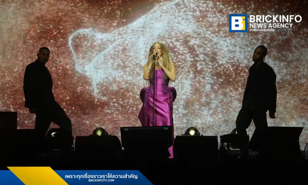 มารายห์ แครี Mariah Carey ปรากฏตัวในชุด SIRIVANNAVARI Couture ที่ออกแบบโดย สมเด็จพระเจ้าลูกเธอ เจ้าฟ้าสิริวัณณวรี นารีรัตนราชกัญญา ใช้ผ้าไหมลายลูกแก้วจากมูลนิธิส่งเสริมศิลปาชีพฯ และสร้อยคอไฮ-จิวเวลรีมูลค่ากว่าร้อยล้านบาท