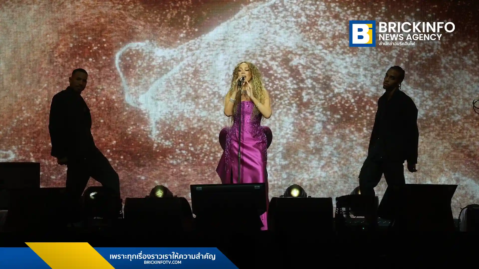 มารายห์ แครี Mariah Carey ปรากฏตัวในชุด SIRIVANNAVARI Couture ที่ออกแบบโดย สมเด็จพระเจ้าลูกเธอ เจ้าฟ้าสิริวัณณวรี นารีรัตนราชกัญญา ใช้ผ้าไหมลายลูกแก้วจากมูลนิธิส่งเสริมศิลปาชีพฯ และสร้อยคอไฮ-จิวเวลรีมูลค่ากว่าร้อยล้านบาท