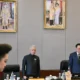 นายอนุทิน ชาญวีรกูล นายกรัฐมนตรี นำคณะรัฐมนตรี (ครม.) ยืนไว้อาลัย 1 นาที หลังสมเด็จพระนางเจ้าสิริกิติ์ พระบรมราชินีนาถ พระบรมราชชนนีพันปีหลวง เสด็จสวรรคต ที่ทำเนียบรัฐบาล โดยกล่าวว่าเป็นการ "ความสูญเสียครั้งยิ่งใหญ่ของประเทศ" พร้อมเตรียมพร้อมจัดงานพระราชพิธีอย่างสมพระเกียรติ