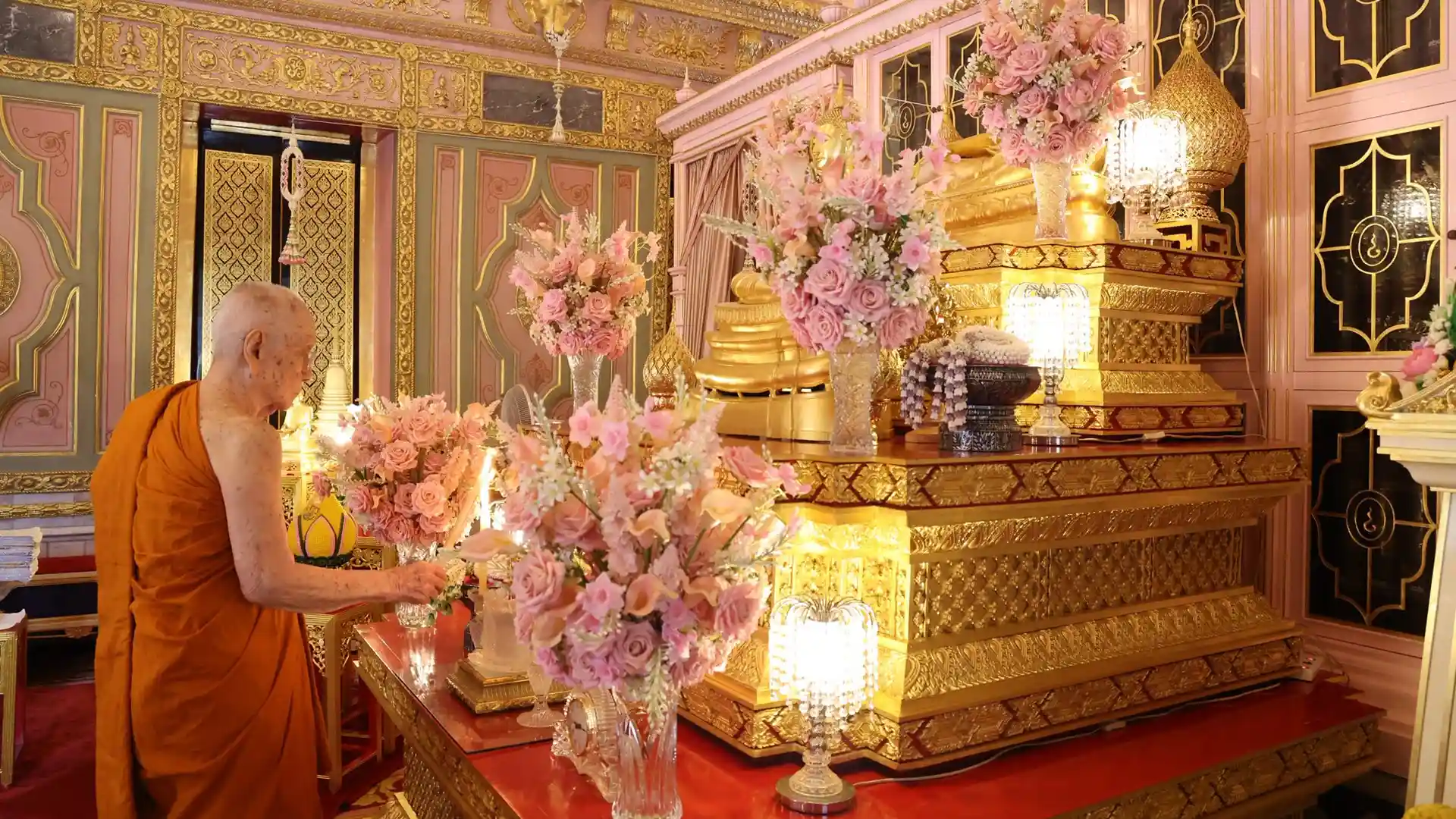 สมเด็จพระอริยวงศาคตญาณ สมเด็จพระสังฆราช สกลมหาสังฆปริณายก ทรงบำเพ็ญพระกุศลสังฆทานอุทิศถวาย สมเด็จพระนางเจ้าสิริกิติ์ พระบรมราชินีนาถ พระบรมราชชนนีพันปีหลวง ที่เสด็จสวรรคต สิริพระชนมพรรษาปีที่ 93 ณ วัดราชบพิธสถิตมหาสีมาราม เพื่อสำนึกในพระมหากรุณาธิคุณต่อพระพุทธศาสนา