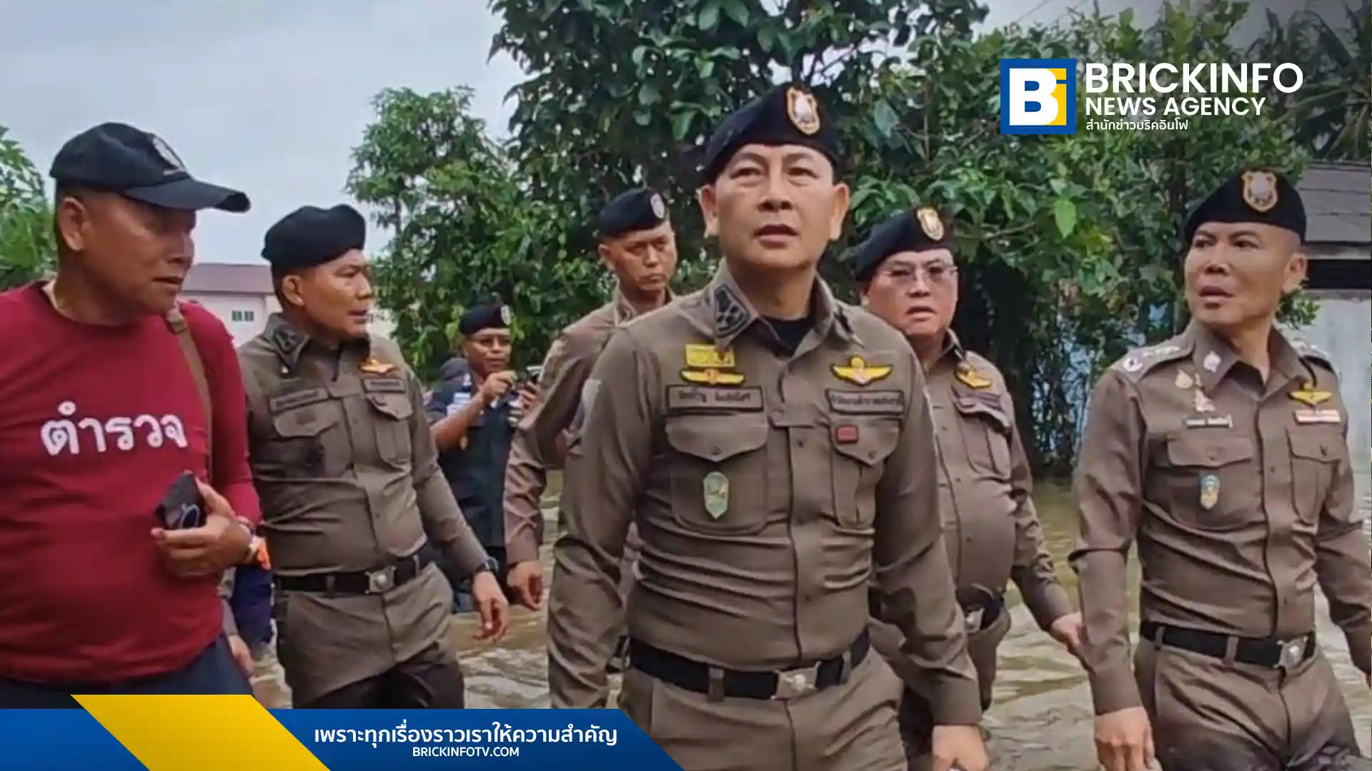 พล.ต.อ.กิตติ์รัฐ พันธุ์เพ็ชร์ ผบ.ตร. ติดตามสถานการณ์ น้ำท่วมหาดใหญ่ จังหวัดสงขลา สั่งระดมกำลังช่วยอพยพ มอบสิ่งของ และกำชับจัด สายตรวจทางน้ำ ดูแลความปลอดภัยชีวิตและ ทรัพย์สินประชาชน ย้ำ ตำรวจเป็นที่พึ่งของประชาชน