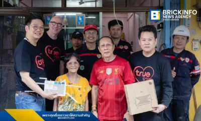 คณะผู้บริหาร ทรู คอร์ปอเรชั่น ลงพื้นที่ อ.หาดใหญ่ จ.สงขลา มอบซิมและสมาร์ทโฟนหนุนการทำงานแพทย์ รพ.หาดใหญ่ และจิตอาสา ม.อ. พร้อมออกมาตรการเยียวยาพนักงานที่ได้รับผลกระทบจากน้ำท่วม