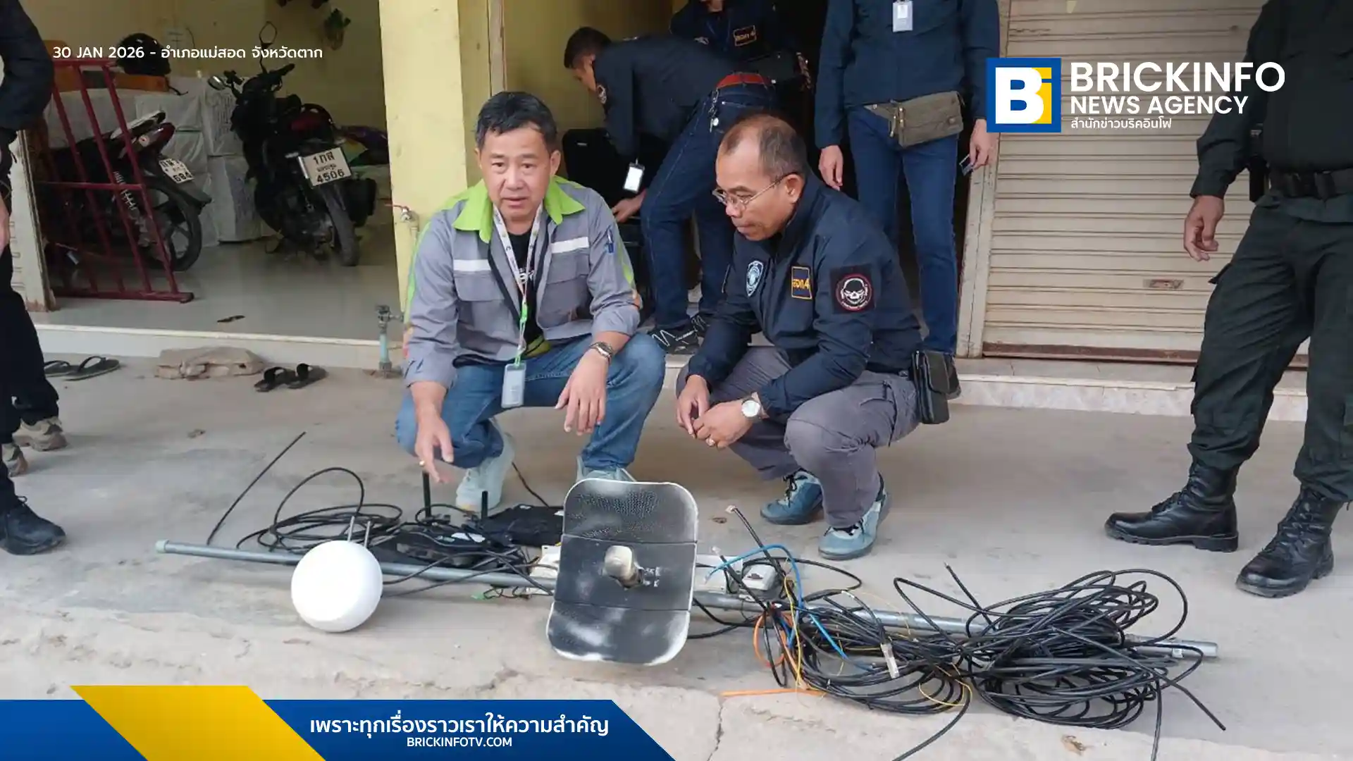 ตำรวจไซเบอร์ร่วมกับ AIS 3BB FIBRE3 บุกตรวจค้นอาคารพาณิชย์ที่แม่สอด พบลักลอบใช้ VPN ส่งสัญญาณเน็ตข้ามประเทศ โยงใยทุนต่างชาติ พร้อมตัดวงจรเน็ตผิดกฎหมายทันที