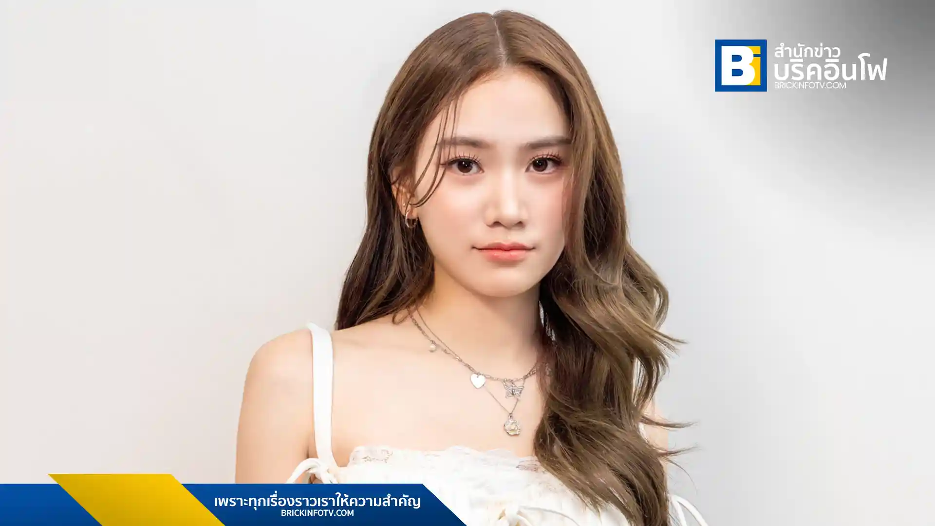 TITI Nichaphat (ตีตี้ ณิชาพัชร์) เปิดตัวซิงเกิลแรกในฐานะศิลปินเดี่ยวค่าย LOVEiS ENTERTAINMENT กับเพลง กอดไว้ (It’s U) ถ่ายทอดความรู้สึกผ่านปลายปากกาตัวเอง ฟังได้แล้ววันนี้