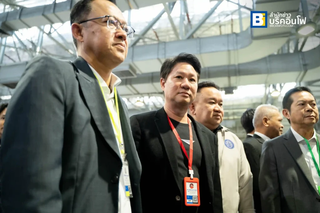 ดร.ดนันท์ สุภัทรพันธุ์ ประธานเจ้าหน้าที่บริหาร บริษัท ไปรษณีย์ไทย จำกัด (Thailand Post)