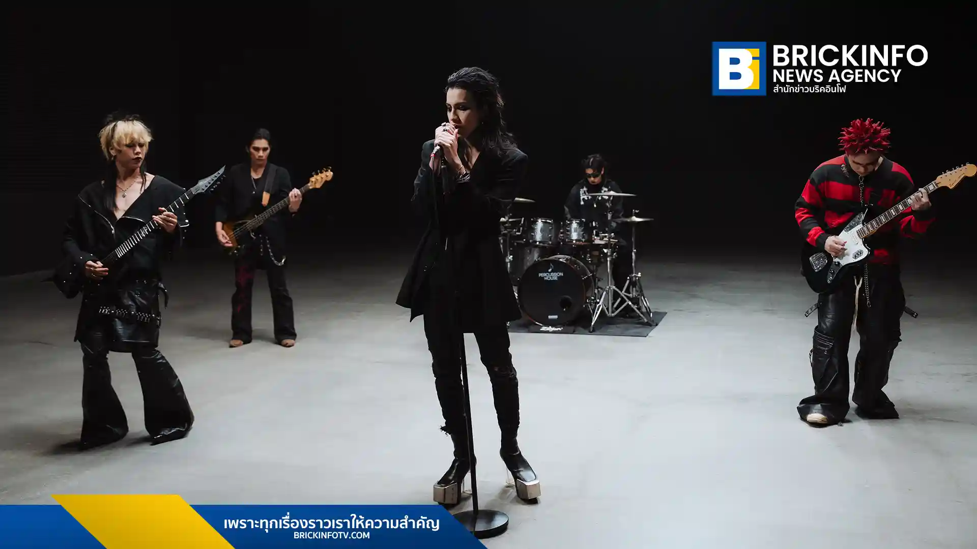 วง Vamp Politics (แวมป์ โพลิติกส์) เปิดตัว MV เพลง Charisma โดยนักร้องนำ มาร์ติน ขนโลงศพจริงจากธุรกิจ สุริยา หีบศพ (Suriya Coffin) มาร่วมสร้างความสมจริงในธีมความรักต้องห้าม