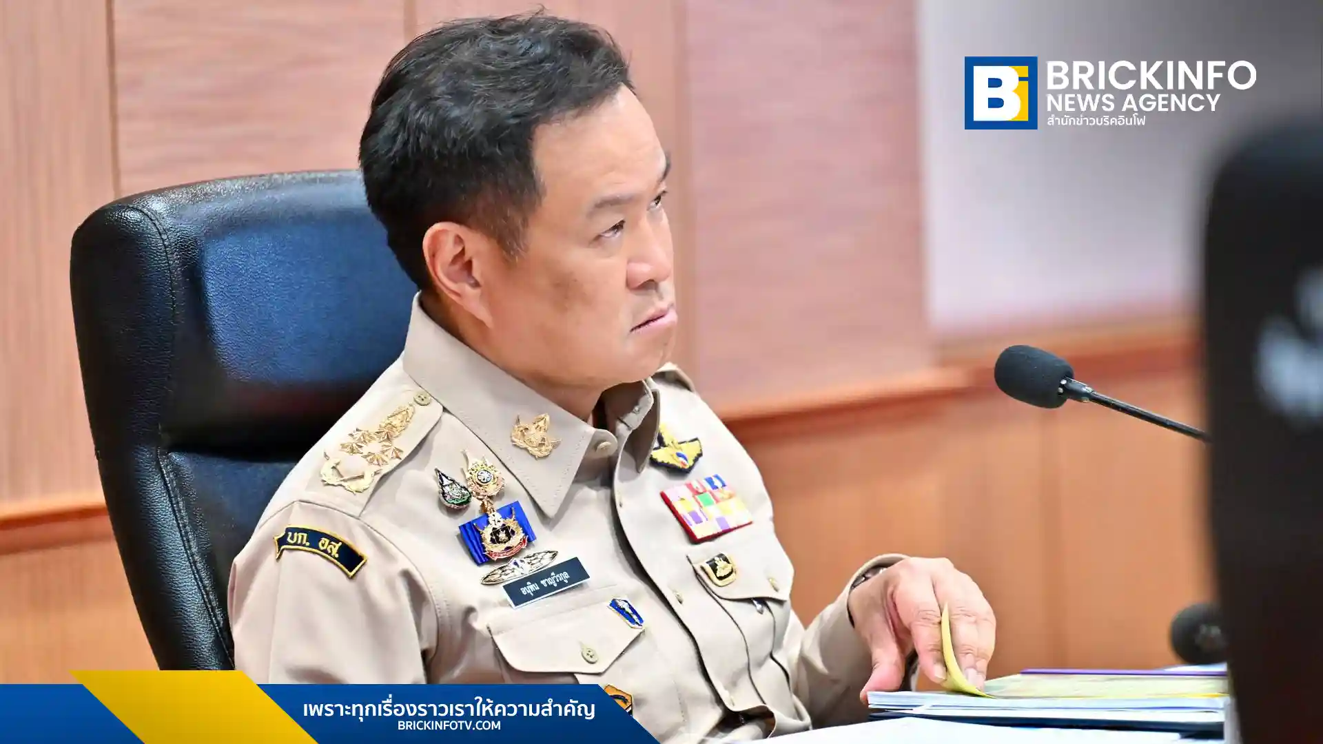 นายกฯ อนุทิน ชาญวีรกูล ลงพื้นที่ กอ.รมน. ภาค 4 ส่วนหน้า ออกตัวขอโทษประชาชนแทนแม่ทัพภาค 4 ปมพูดไม่ครบถ้วนทำสังคมกังวล พร้อมยันเร่งคดี สส.กมลศักดิ์ สร้างสันติสุข