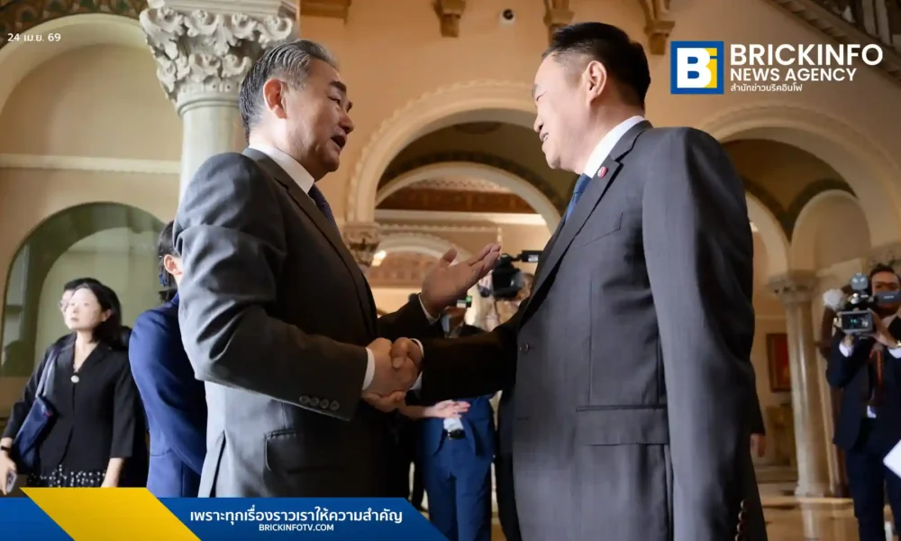 นายหวัง อี้ (H.E. Mr. Wang Yi) สมาชิกกรมการเมือง ผู้อำนวยการสำนักงานคณะกรรมการกลางด้านกิจการต่างประเทศของพรรคคอมมิวนิสต์จีนและรัฐมนตรีว่าการกระทรวงการต่างประเทศสาธารณรัฐประชาชนจีน เข้าเยี่ยมคารวะนายกรัฐมนตรี ในโอกาสเยือนประเทศไทยในฐานะแขกของกระทรวงการต่างประเทศ ณ ห้องรับรอง ชั้น 2 ตึกไทยคู่ฟ้า ทำเนียบรัฐบาล วันที่ 24 เมษายน 2569