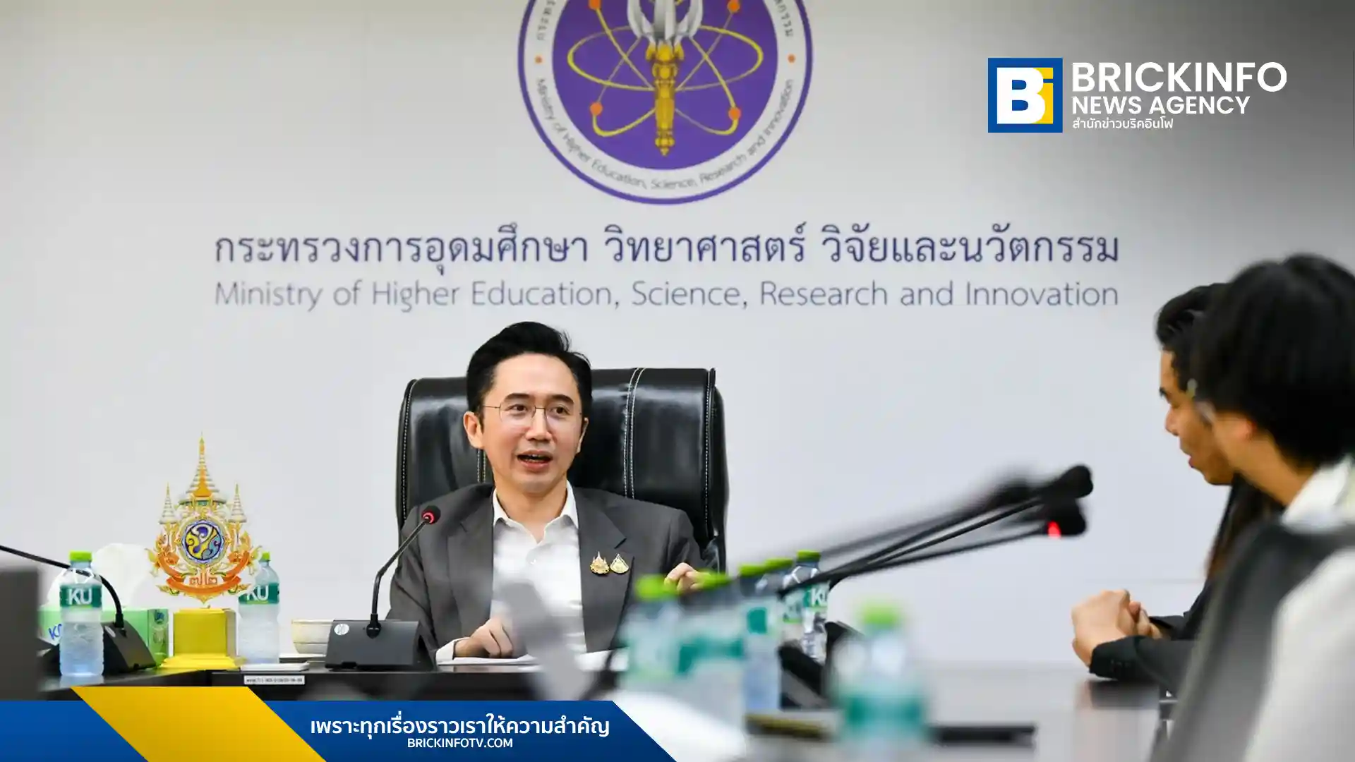 ศ.ดร.ยศชนัน วงศ์สวัสดิ์ รองนายกรัฐมนตรี และรัฐมนตรีว่าการกระทรวงการอุดมศึกษา วิทยาศาสตร์ วิจัยและนวัตกรรม (อว.) กางยุทธศาสตร์เทคโนโลยีควอนตัม (Quantum Technology) ดันไทยสู่ผู้นำนวัตกรรมโลก แก้ไขปัญหาสมองไหล พร้อมยกระดับรายได้นักวิจัยไทยสู้ระดับสากล