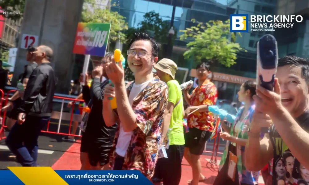 ยศชนัน วงศ์สวัสดิ์ รองนายกรัฐมนตรี ลงพื้นที่ถนนสีลมวันสุดท้ายของเทศกาลสงกรานต์ ย้ำความสำคัญ Soft Power ความหลากหลาย พร้อมรับฟังปัญหาต้นทุนพลังงานกระทบรายย่อย