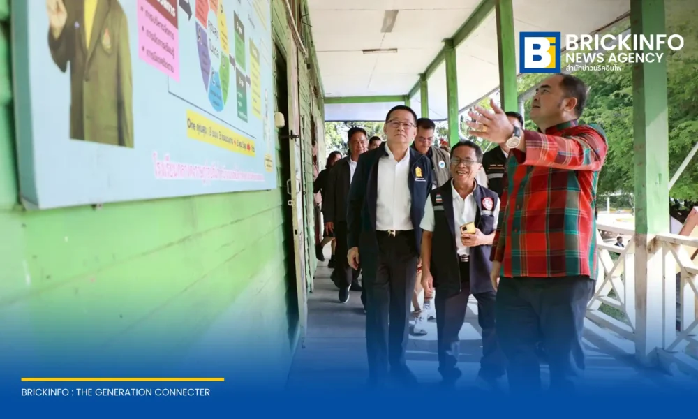 นายประเสริฐ จันทรรวงทอง รัฐมนตรีว่าการกระทรวงศึกษาธิการ หรือ รมว.ศธ. ลงพื้นที่ตรวจเยี่ยมความพร้อมก่อนเปิดภาคเรียนที่โรงเรียนกลางดงราษฎร์อุปถัมภ์ จังหวัดกาฬสินธุ์