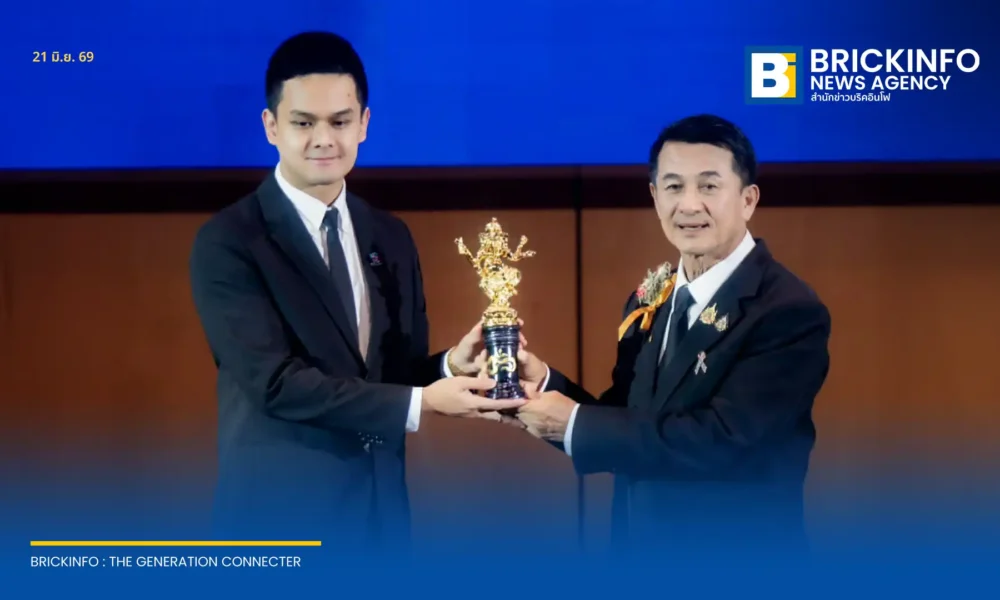 กมลธร โกมารทัต ผู้บริหาร บริษัท ไทย สมายล์ บัส จำกัด (Thai Smile Bus) รับรางวัลนพเก้าดาวมงกุฎเพชร สาขาผู้ทำคุณประโยชน์ต่อสังคมด้านสิ่งแวดล้อมและชุมชนยอดเยี่ยม ประจำปี 2569 จากผลงานด้านขนส่งพลังงานสะอาด