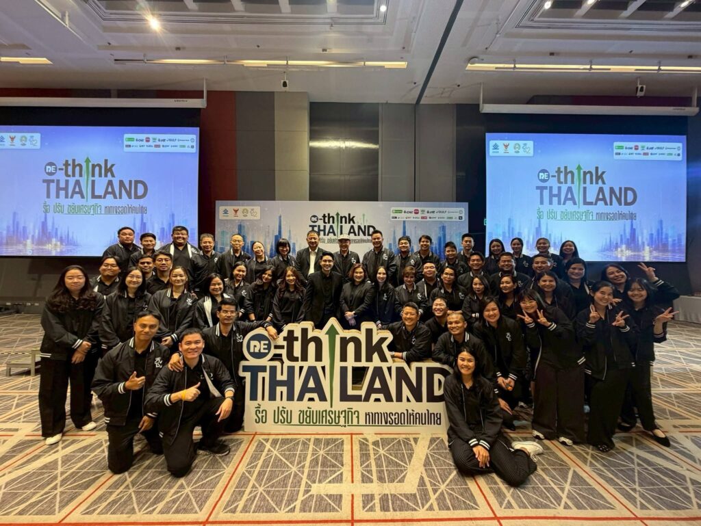 นักเรียนหลักสูตรผู้บริหารการสื่อสารมวลชนระดับกลางด้านกิจการกระจายเสียงและกิจการโทรทัศน์ (บสก.) รุ่นที่ 12