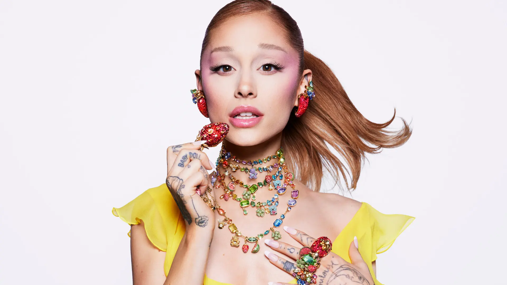 Ariana Grande ยื่นฟ้องกลุ่มแฮกเกอร์ไม่ระบุตัวตน หลังลอบเจาะระบบทีมงาน ขโมยเพลงยังไม่เปิดตัวมากกว่า 45 เพลงและภาพถ่ายนำไปขายบน Dark Web