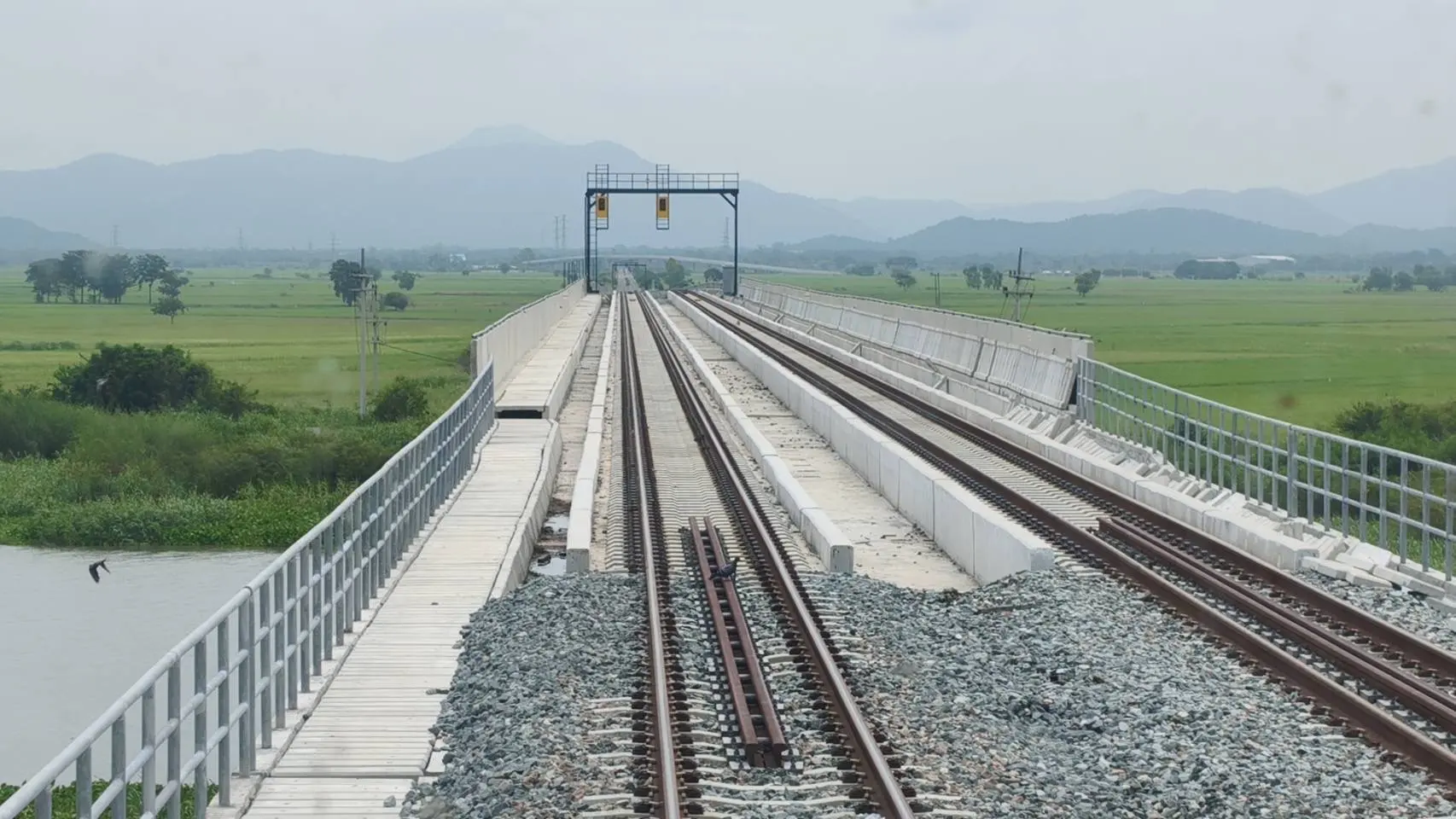กรมการขนส่งทางราง ตรวจความพร้อมระบบอาณัติสัญญาณ รถไฟทางคู่ ช่วงลพบุรี – ปากน้ำโพ คืบหน้ากว่า 95% เตรียมเปิดใช้งานเต็มรูปแบบตุลาคม 2569