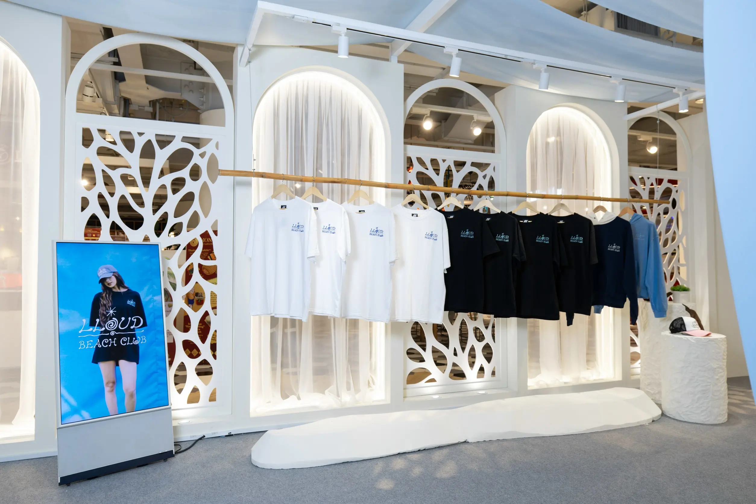 LLOUD Co. เปิดตัวป๊อปอัพสโตร์ LLOUD BEACH CLUB Summer Collection ณ สยามดิสคัฟเวอรี่ จัดแสดงแฟชันคอลเลกชันใหม่ตั้งแต่วันนี้ถึง 2 สิงหาคม 2569