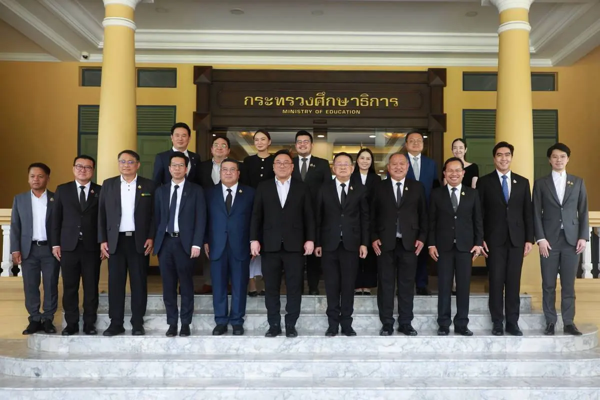 กระทรวงศึกษาธิการร่วมมือกระทรวงแรงงาน ขับเคลื่อน 6 วาระยุทธศาสตร์ เชื่อมระบบการศึกษาสู่ตลาดแรงงาน ปรับลดขั้นตอน Work Permit ครูต่างชาติ พร้อมแก้ปัญหาเด็กหลุดจากระบบ