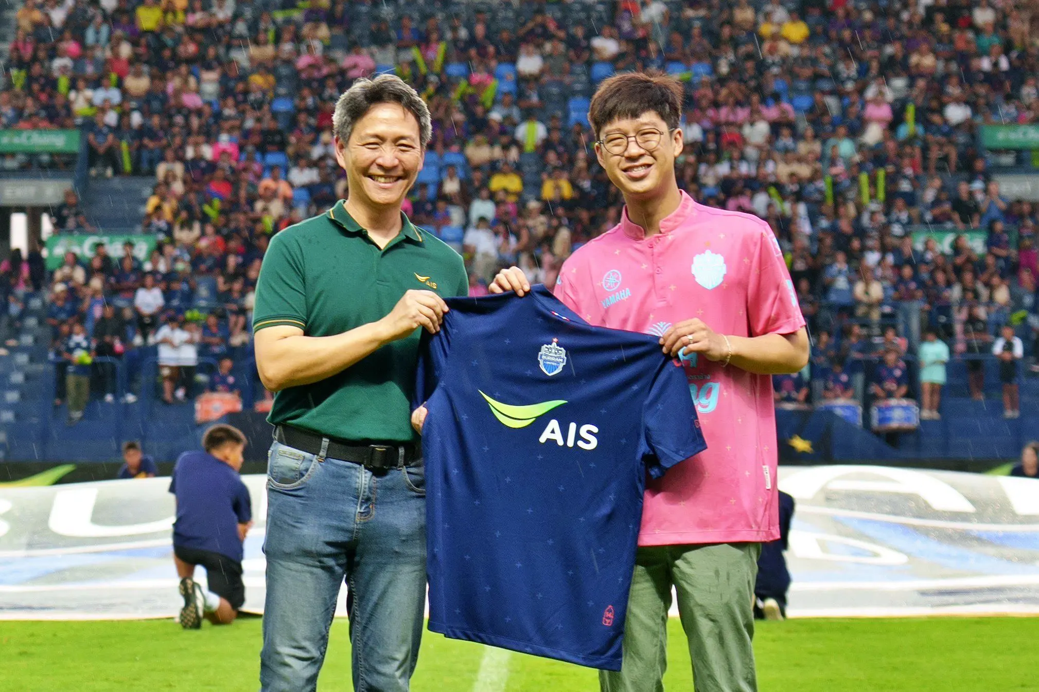 AIS สานต่อความร่วมมือ บุรีรัมย์ ยูไนเต็ด อัปเกรดโครงข่าย 5G ADVANCED สนามช้าง อารีนา พร้อมถ่ายทอดสดไทยลีก ฤดูกาล 2026/27 ผ่าน AIS PLAY