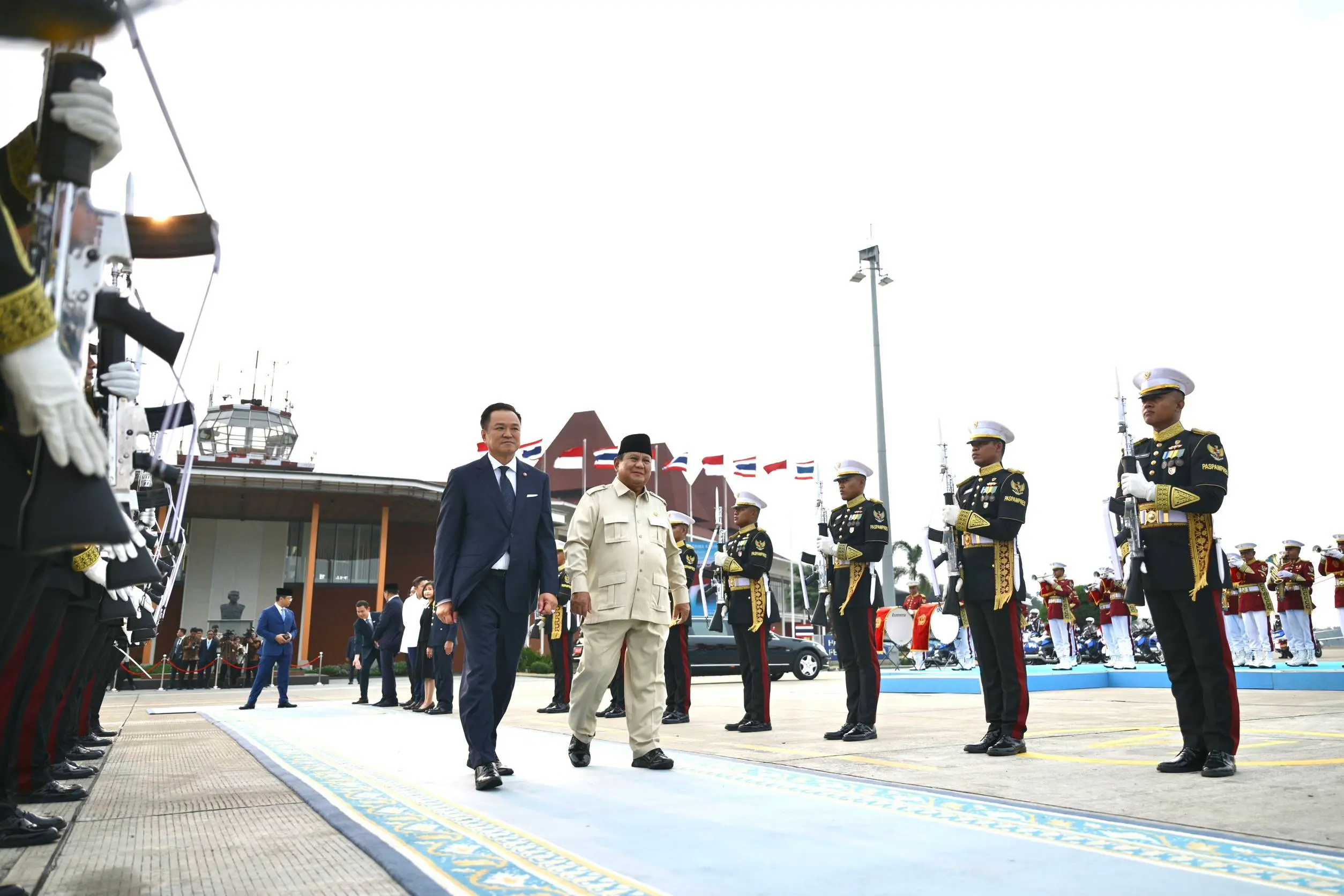 นายกรัฐมนตรี อนุทิน ชาญวีรกูล สรุปผลการเยือนอินโดนีเซียอย่างเป็นทางการ มุ่งขยายการค้า ปราบอาชญากรรมข้ามชาติ และขับเคลื่อนบทบาทไทยในอาเซียน