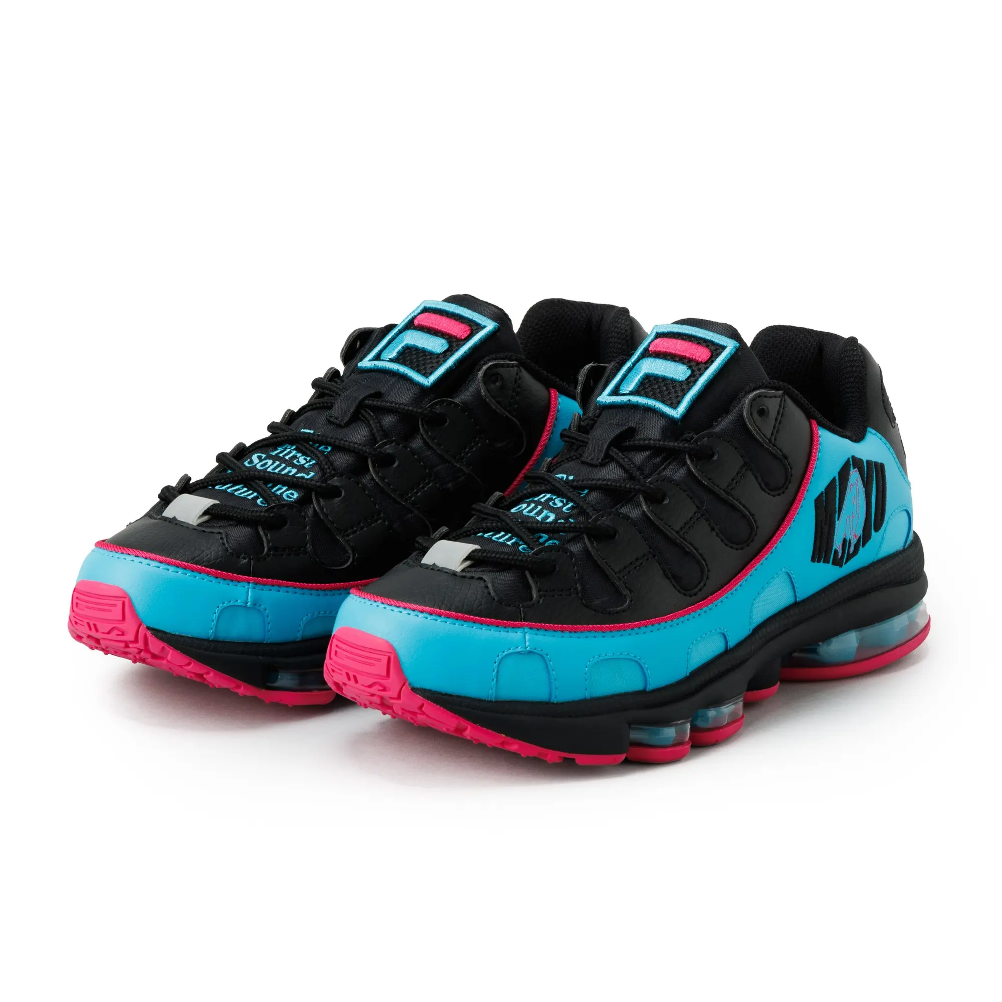 FILA ประกาศร่วมมือ Hatsune Miku นำสนีกเกอร์คลาสสิก Silva Trainer กลับมาผลิตใหม่ 2 คู่สี พร้อมเปิดพรีออเดอร์ในญี่ปุ่น ก.ย. 2026 กำหนดส่งมอบ มี.ค. 2027