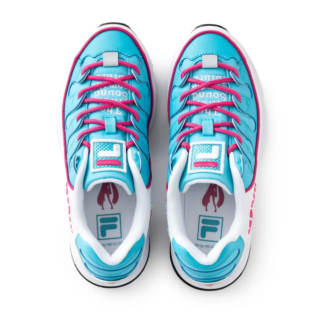 FILA ประกาศร่วมมือ Hatsune Miku นำสนีกเกอร์คลาสสิก Silva Trainer กลับมาผลิตใหม่ 2 คู่สี พร้อมเปิดพรีออเดอร์ในญี่ปุ่น ก.ย. 2026 กำหนดส่งมอบ มี.ค. 2027