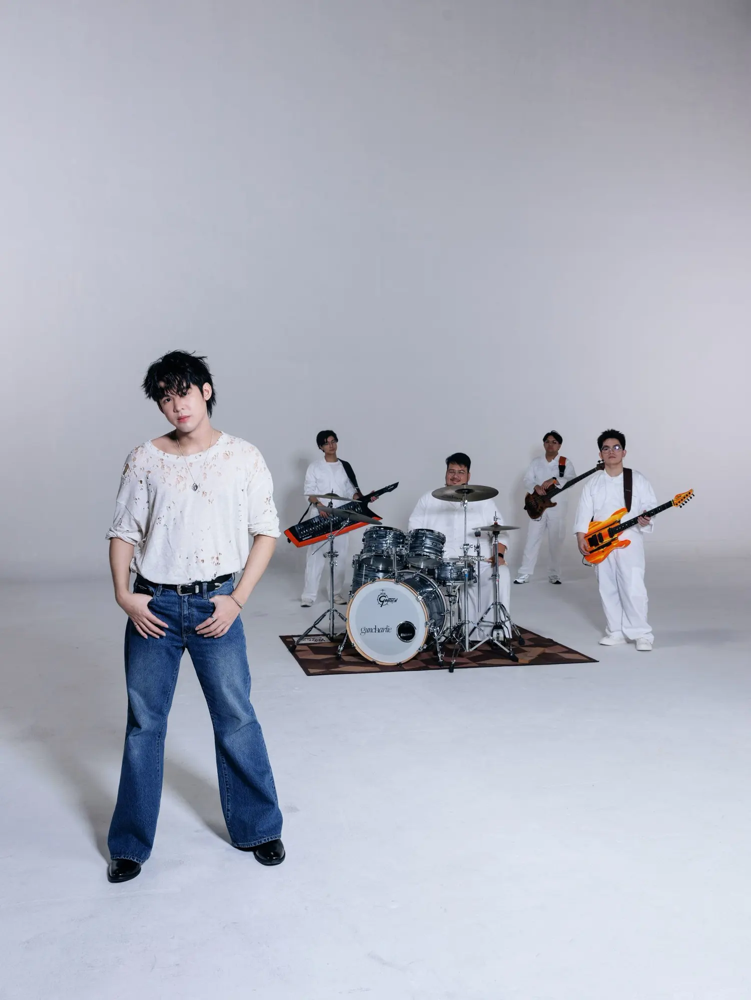 guncharlie ศิลปินจากค่าย Kicks Records ปล่อยซิงเกิลใหม่ หันมาเมื่อไหร่ก็เจอ (one more time) ปรับสไตล์ดนตรีสู่แนวร็อกเข้มข้น พร้อมโชว์เสียงว้ากครั้งแรก