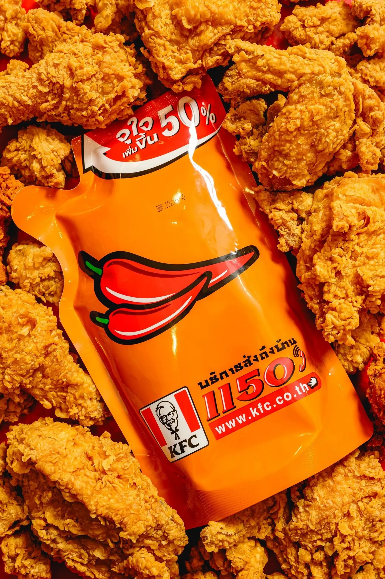 KFC ประเทศไทย จัดโปรโมชันวันแม่ แจกฟรี ซอสพริกจัมโบ้ เพิ่มปริมาณ 50% เมื่อซื้อชุดบักเก็ต 349 บาทขึ้นไป ตั้งแต่ 8-12 สิงหาคม 2569