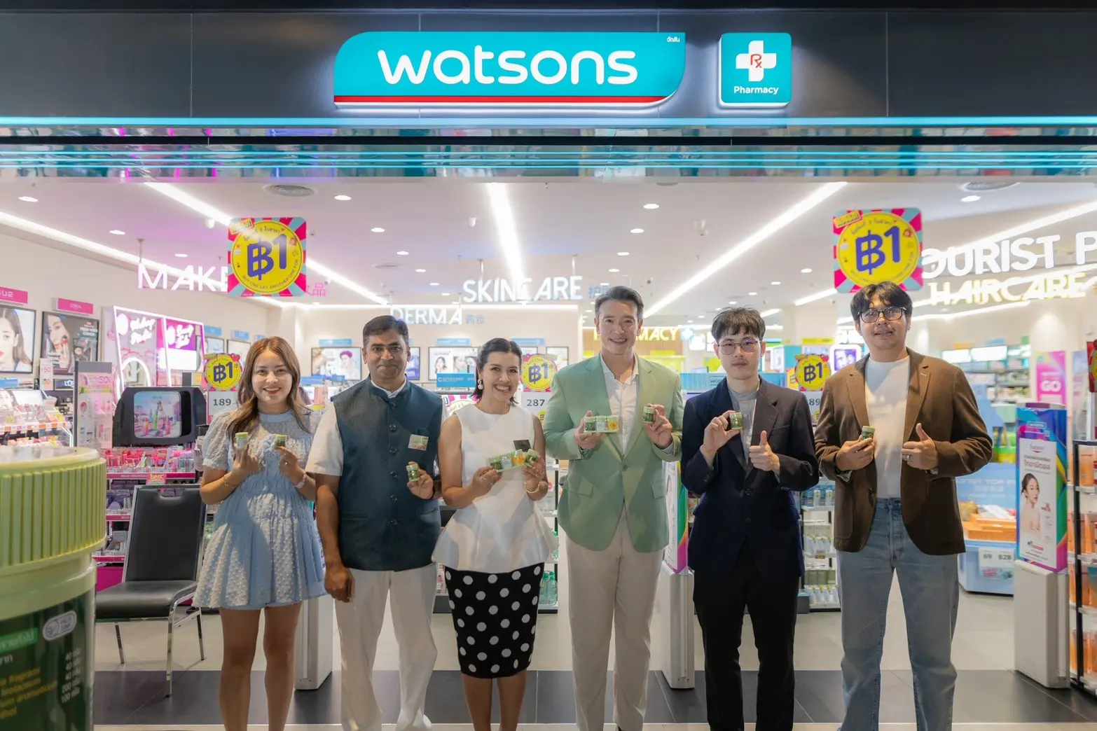 บ้านหมอละออง กรุ๊ป เปิดตัวยาดมสมุนไพรไทยที่ Watsons สาขา Siam Center พร้อมชาย-ชาตโยดม ร่วมกิจกรรมโปรโมตสินค้า