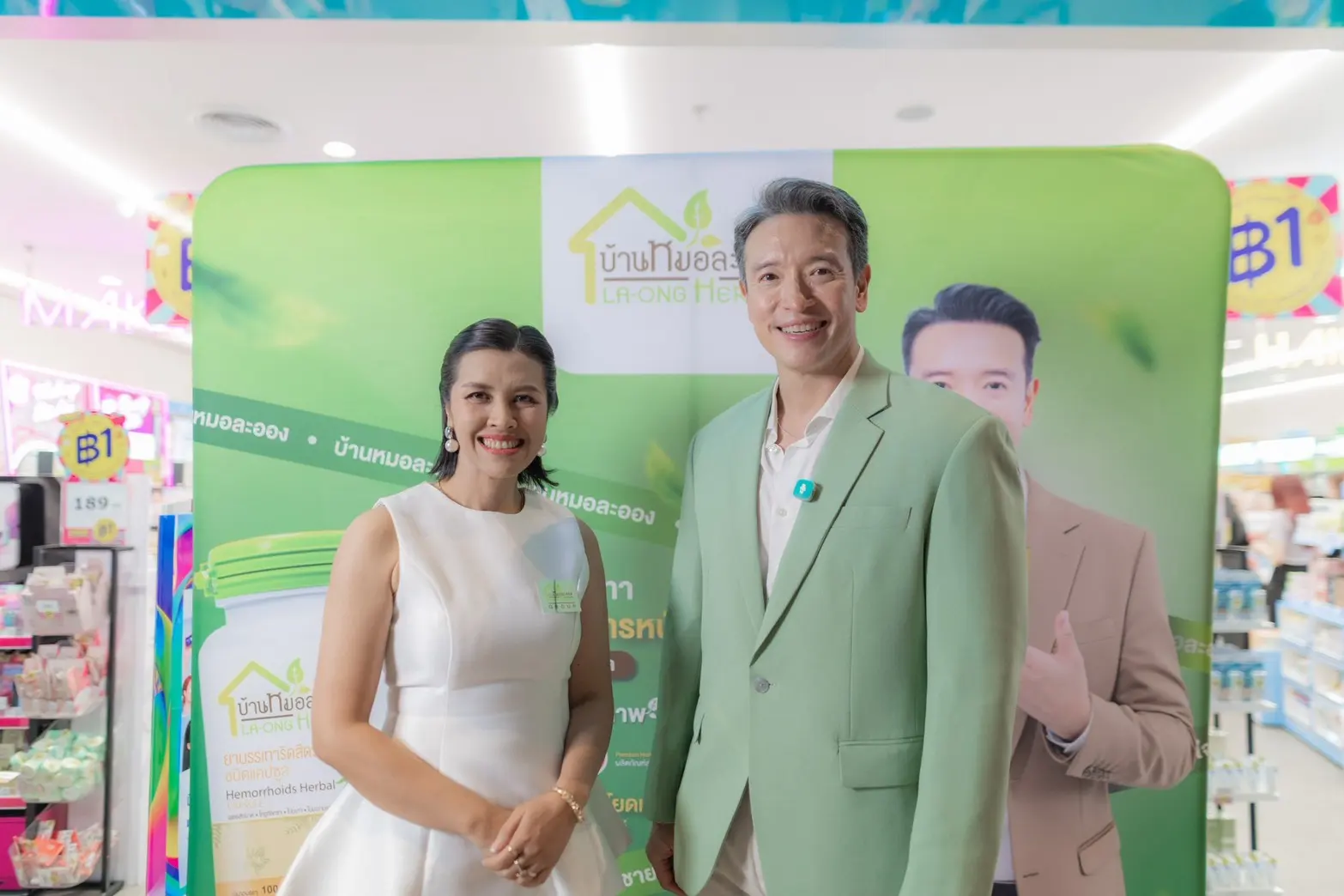 บ้านหมอละออง กรุ๊ป เปิดตัวยาดมสมุนไพรไทยที่ Watsons สาขา Siam Center พร้อมชาย-ชาตโยดม ร่วมกิจกรรมโปรโมตสินค้า