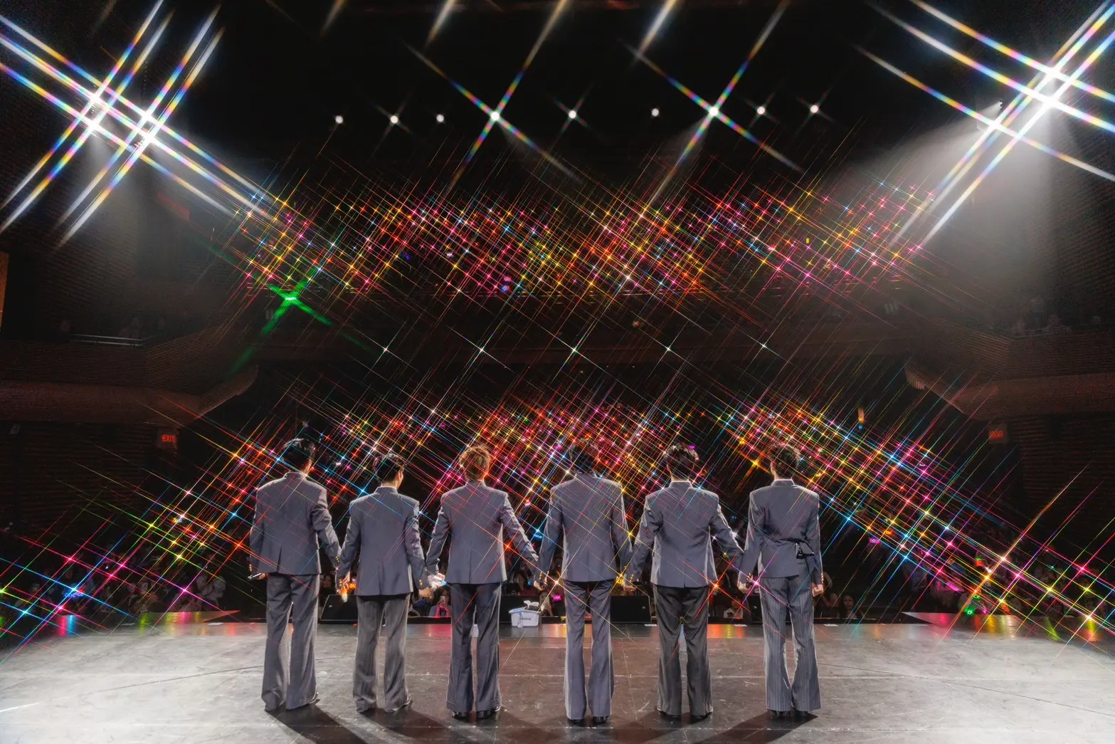เลยดูดี สตูดิโอ จัดงาน HELLO FRI3NDSSS รวมตัว 3 วง T-Pop ชั้นนำ PROXIE, ATLAS และ PERSES ร่วมแสดงเวทีเดียวกัน ปิดท้ายโปรเจกต์ HELLO BOYSSS