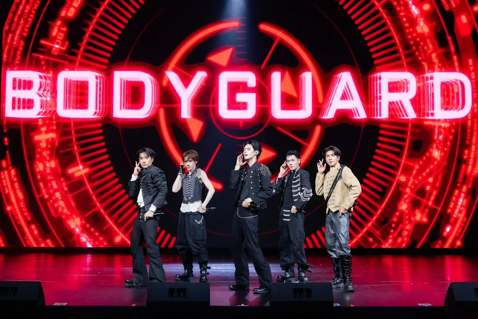 เลยดูดี สตูดิโอ จัดงาน HELLO FRI3NDSSS รวมตัว 3 วง T-Pop ชั้นนำ PROXIE, ATLAS และ PERSES ร่วมแสดงเวทีเดียวกัน ปิดท้ายโปรเจกต์ HELLO BOYSSS