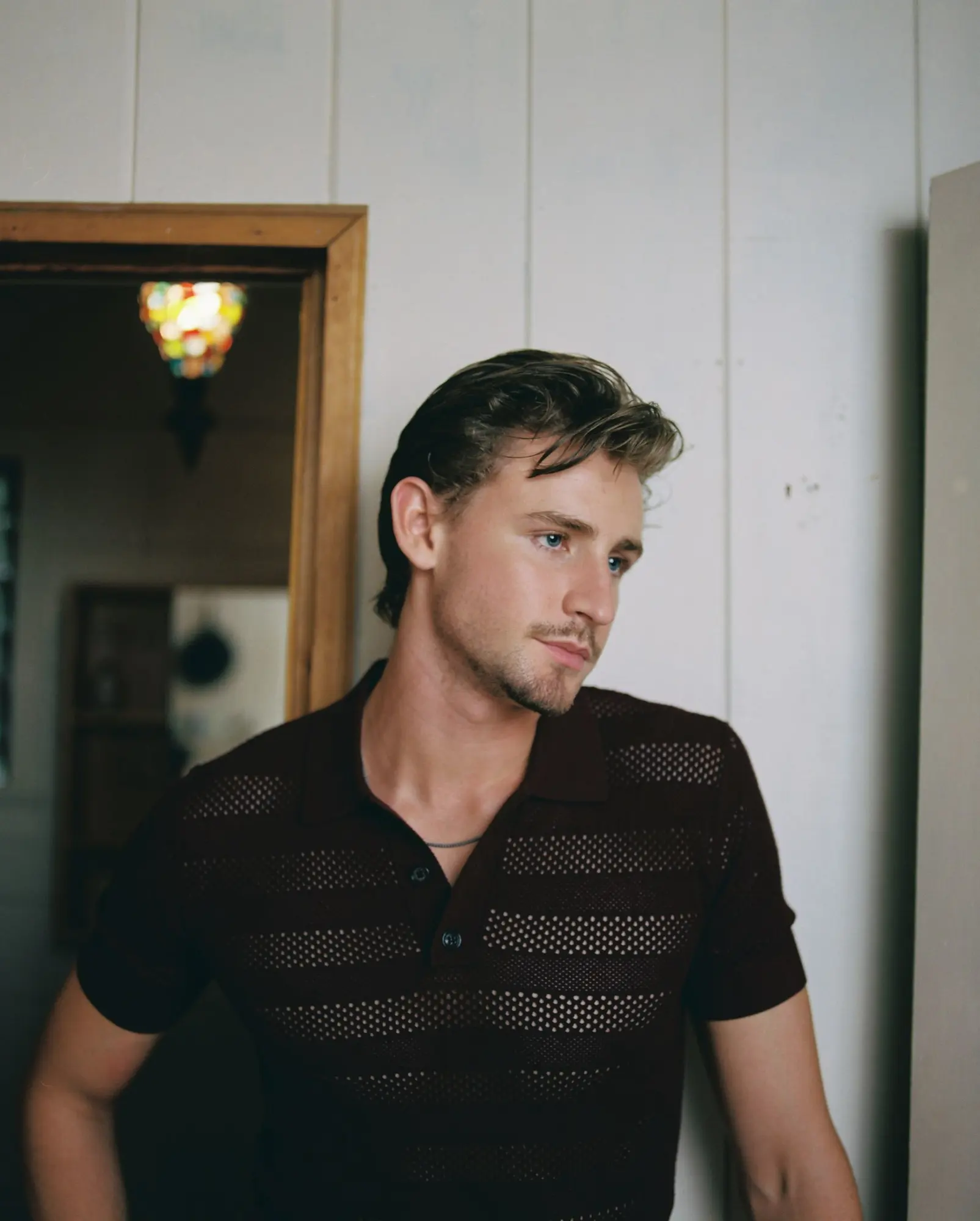 Magnus Ferrell ปล่อยซิงเกิล Asleep Talking (Acoustic) นำเสนอเวอร์ชันเรียบง่ายเน้นเสียงร้อง หลังเพลงต้นฉบับติดชาร์ต iTunes Top 5 ในสหรัฐฯ และหลายประเทศ