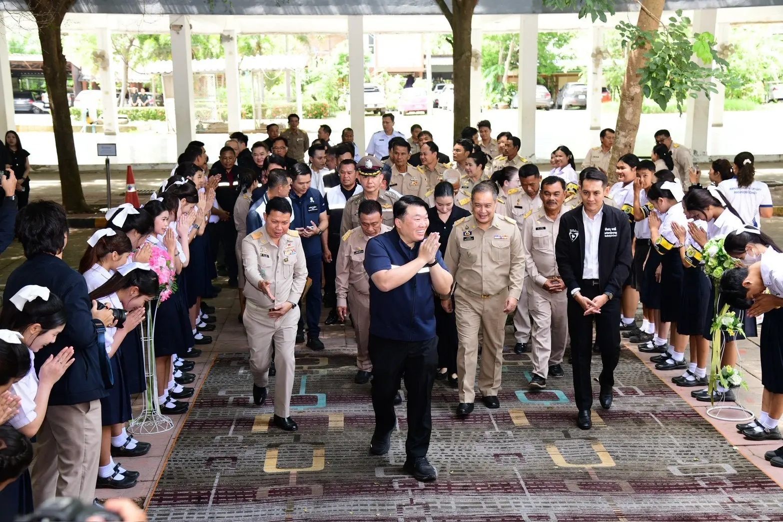 กระทรวงคมนาคมลงพื้นที่ปทุมธานี ติดตามงานขยายโครงข่ายถนน ปรับปรุงจุดเสี่ยง และวางระบบรถเชื่อมต่อ Feeder สู่รถไฟฟ้าสายสีแดง