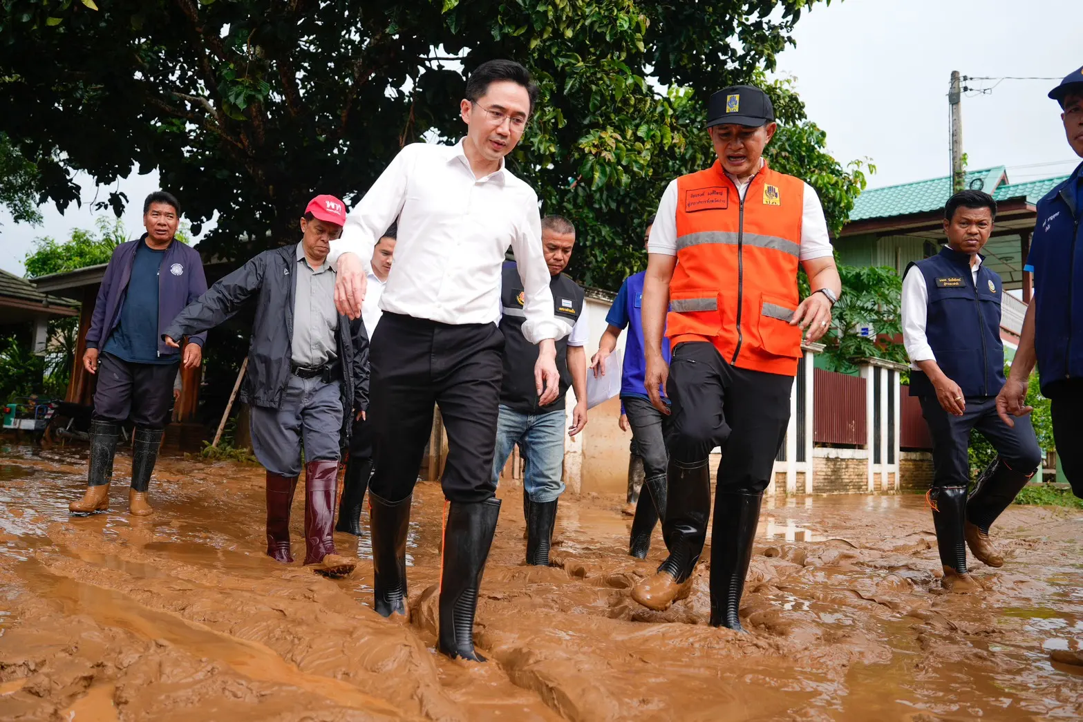 รองนายกฯ ยศชนัน ลงพื้นที่จังหวัดน่าน บัญชาการรับมือน้ำท่วม สั่งการ 6 มาตรการเร่งด่วน เตือนภัยล่วงหน้า อพยพประชาชน และเตรียมพร้อมฟื้นฟูตลอด 24 ชั่วโมง