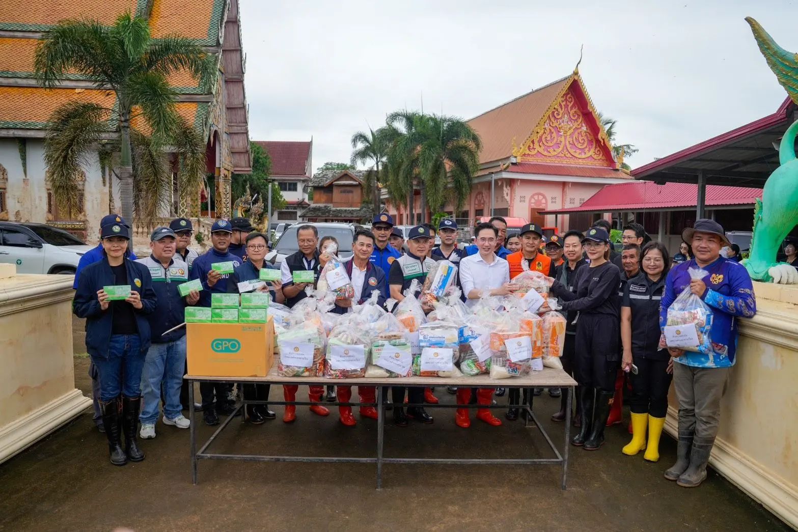 รองนายกรัฐมนตรีลงพื้นที่ตรวจสถานการณ์น้ำท่วมน่านต่อเนื่องเป็นวันที่ 2 เร่งแจกถุงยังชีพ กำชับรับมือมวลน้ำระลอกใหม่ และเตรียมแผนฟื้นฟูหลังน้ำลด