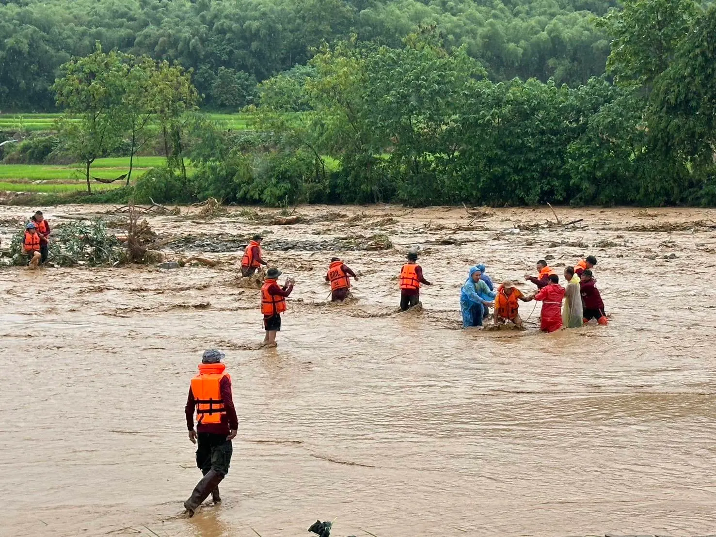 ศุภมาส อิศรภักดี สั่งการกรมประชาสัมพันธ์และ อสมท เกาะติดสถานการณ์น้ำท่วมน่าน ตั้งศูนย์ JIC สื่อสารข้อมูลภาวะวิกฤต บูรณาการเตือนภัยประชาชน
