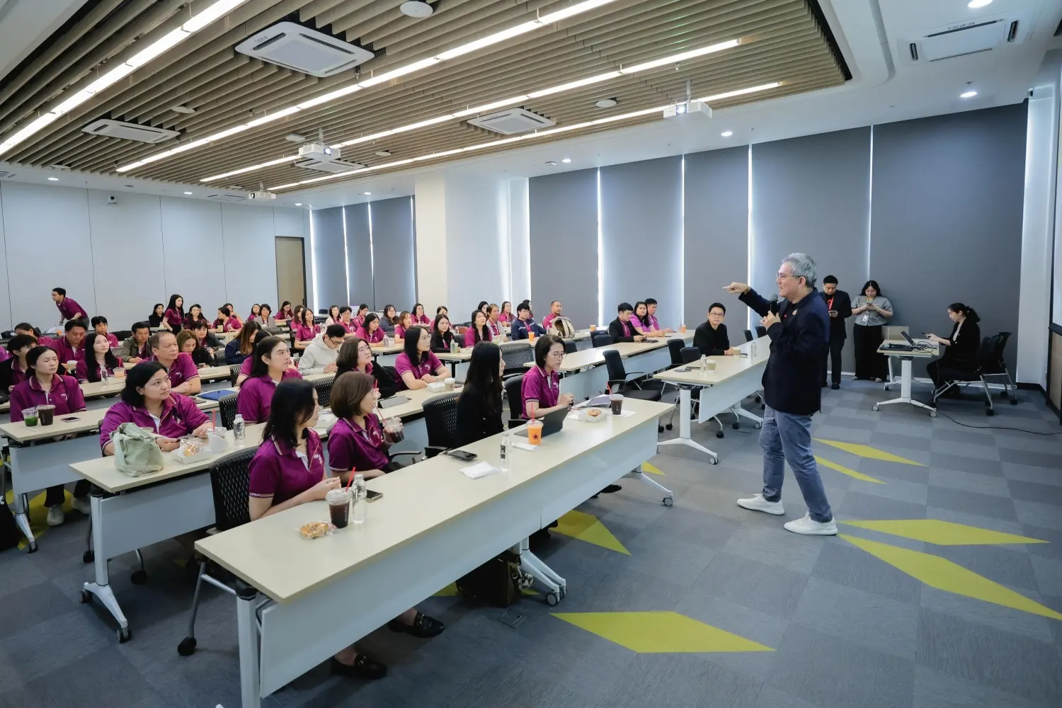 คณะผู้บริหารการไฟฟ้าส่วนภูมิภาคเข้าศึกษาดูงานด้าน AI และเทคโนโลยีดิจิทัล ณ ทรู ดิจิทัล พาร์ค เพื่อนำมาประยุกต์ใช้ในการพัฒนาองค์กรและบุคลากร