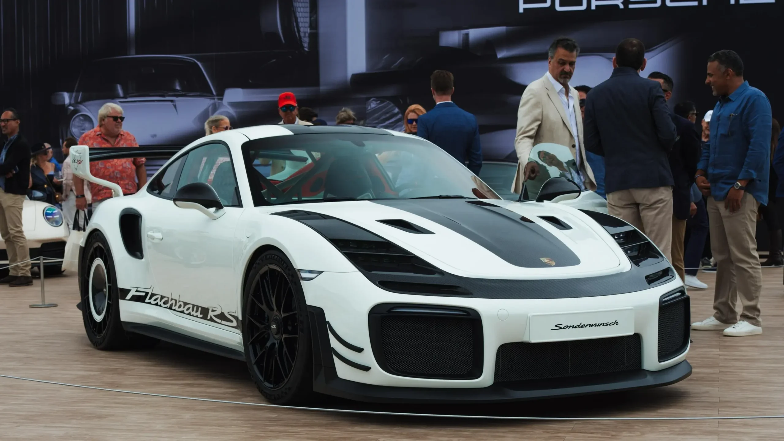Porsche เผยโฉม Flachbau RS รุ่นพิเศษที่พัฒนาร่วมกับ Manthey และเปิดตัว 911 Carrera S เกียร์ธรรมดา ในงาน Monterey Car Week 2026